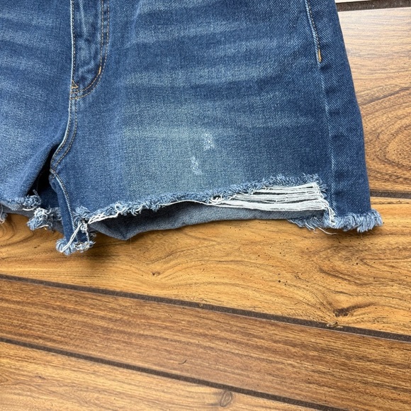 Time & Tru size 10 Blue Distressed Women's Jean Shorts - Picture 8 of 8